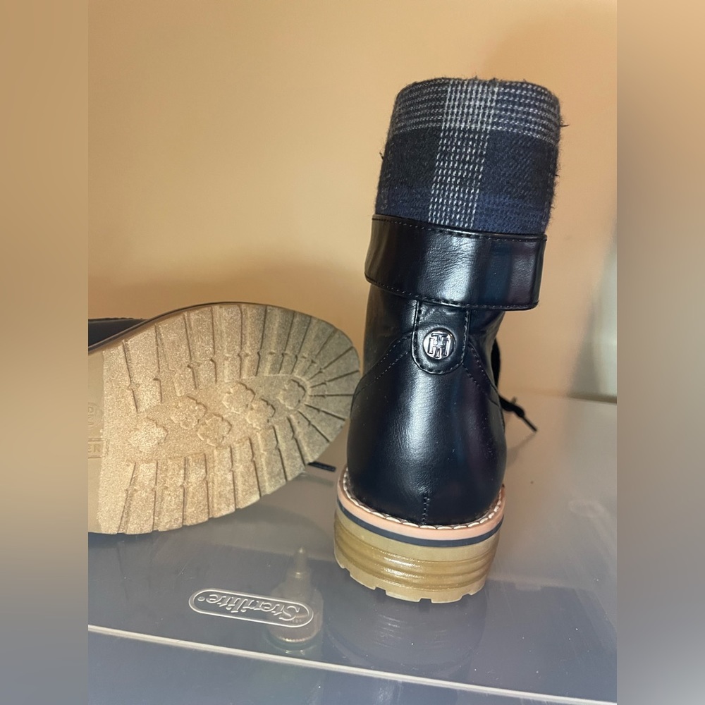 Brand new limited edition Tommy Hilfiger combat boots. Size 6M.